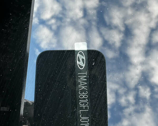 Серый Хендай Kona, объемом двигателя 0 л и пробегом 40 тыс. км за 18200 $, фото 3 на Automoto.ua