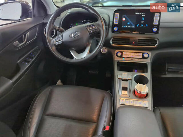 Серый Хендай Kona, объемом двигателя 0 л и пробегом 80 тыс. км за 17500 $, фото 5 на Automoto.ua