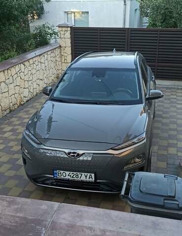 Серый Хендай Kona, объемом двигателя 0 л и пробегом 27 тыс. км за 15600 $, фото 33 на Automoto.ua