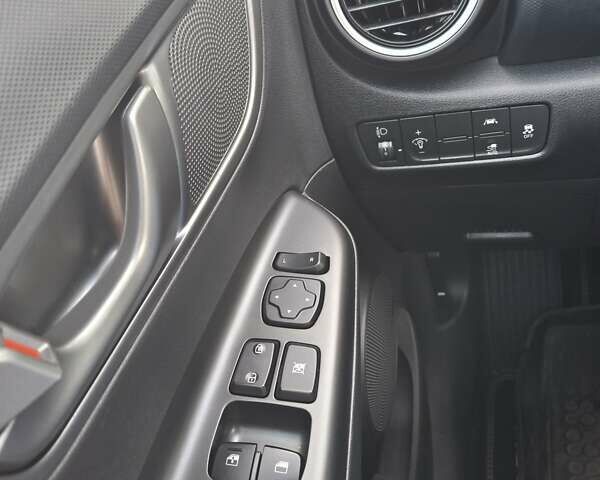 Серый Хендай Kona, объемом двигателя 0 л и пробегом 46 тыс. км за 16500 $, фото 27 на Automoto.ua