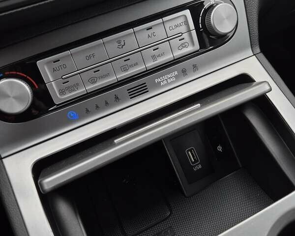 Сірий Хендай Kona, об'ємом двигуна 0 л та пробігом 99 тис. км за 19499 $, фото 42 на Automoto.ua