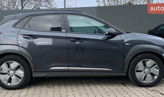 Серый Хендай Kona, объемом двигателя 0 л и пробегом 107 тыс. км за 18900 $, фото 6 на Automoto.ua
