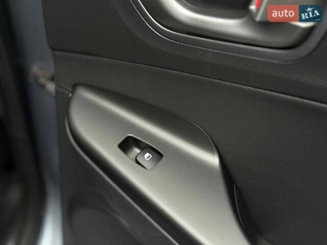 Сірий Хендай Kona, об'ємом двигуна 0 л та пробігом 61 тис. км за 17700 $, фото 58 на Automoto.ua