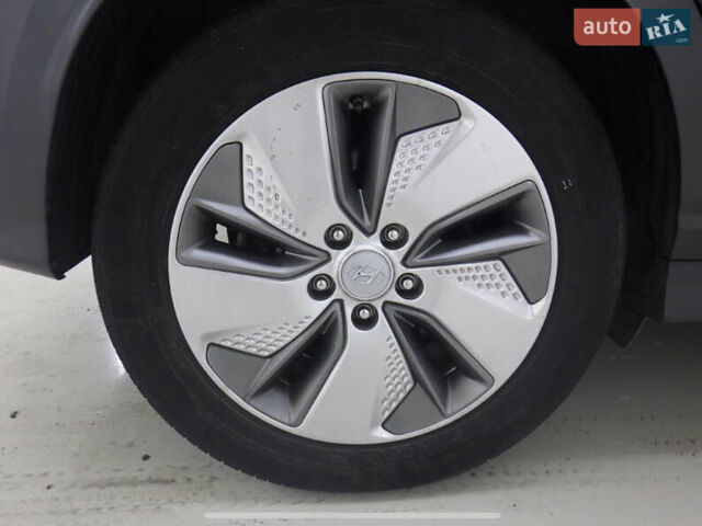 Сірий Хендай Kona, об'ємом двигуна 0 л та пробігом 78 тис. км за 18300 $, фото 11 на Automoto.ua