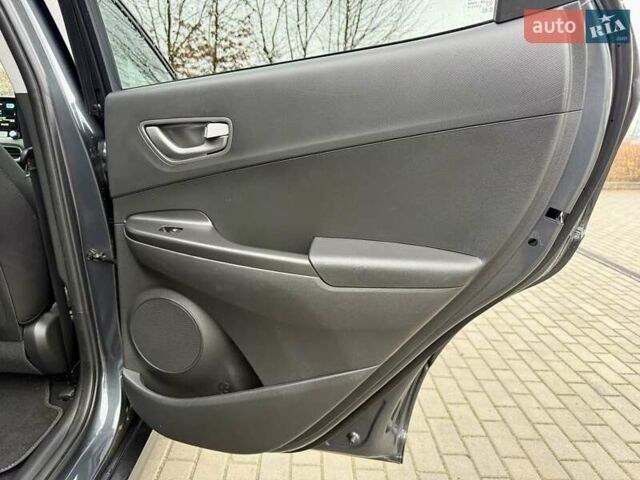 Серый Хендай Kona, объемом двигателя 0 л и пробегом 74 тыс. км за 15250 $, фото 79 на Automoto.ua