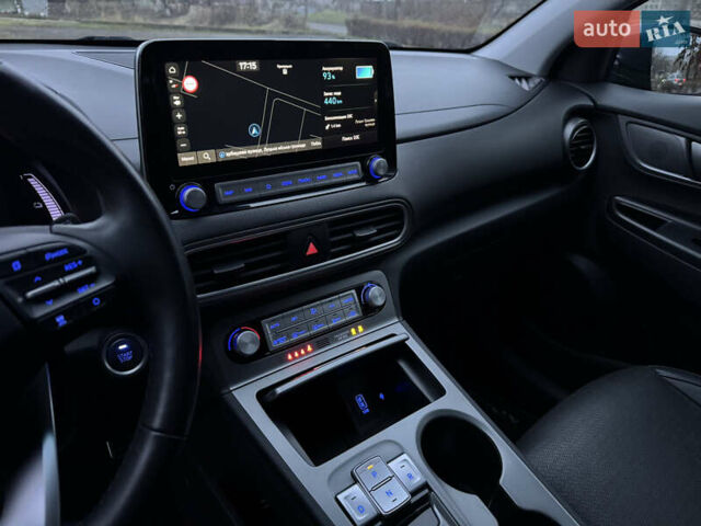 Серый Хендай Kona, объемом двигателя 0 л и пробегом 98 тыс. км за 18300 $, фото 9 на Automoto.ua