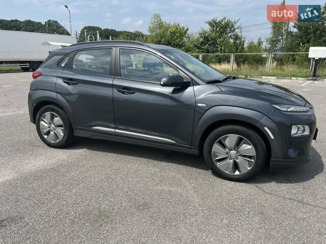 Серый Хендай Kona, объемом двигателя 0 л и пробегом 49 тыс. км за 15199 $, фото 2 на Automoto.ua