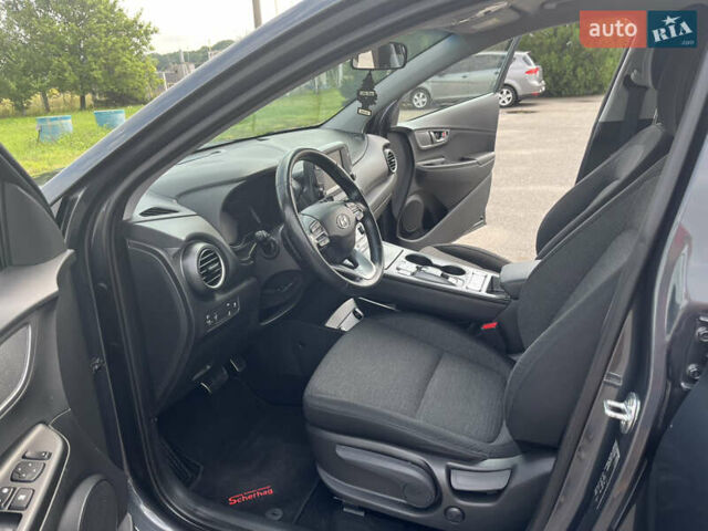 Сірий Хендай Kona, об'ємом двигуна 0 л та пробігом 50 тис. км за 14999 $, фото 28 на Automoto.ua