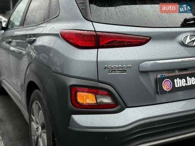 Сірий Хендай Kona, об'ємом двигуна 0 л та пробігом 61 тис. км за 17700 $, фото 12 на Automoto.ua