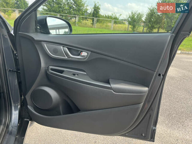 Сірий Хендай Kona, об'ємом двигуна 0 л та пробігом 50 тис. км за 14999 $, фото 33 на Automoto.ua