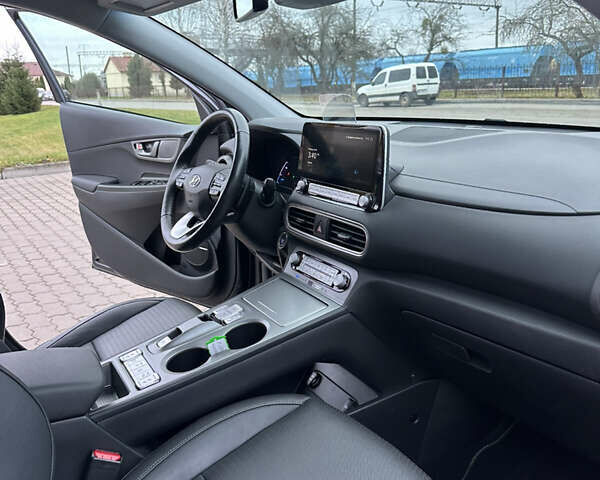 Сірий Хендай Kona, об'ємом двигуна 0 л та пробігом 149 тис. км за 17950 $, фото 48 на Automoto.ua