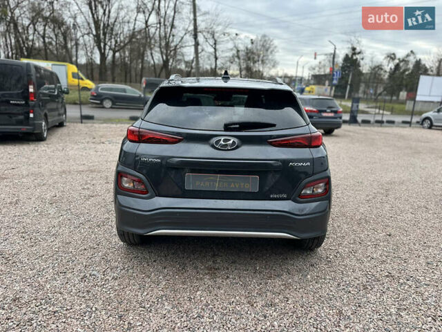 Сірий Хендай Kona, об'ємом двигуна 0 л та пробігом 61 тис. км за 18800 $, фото 10 на Automoto.ua