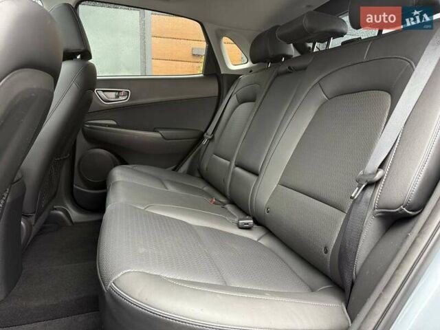 Сірий Хендай Kona, об'ємом двигуна 0 л та пробігом 61 тис. км за 17700 $, фото 47 на Automoto.ua