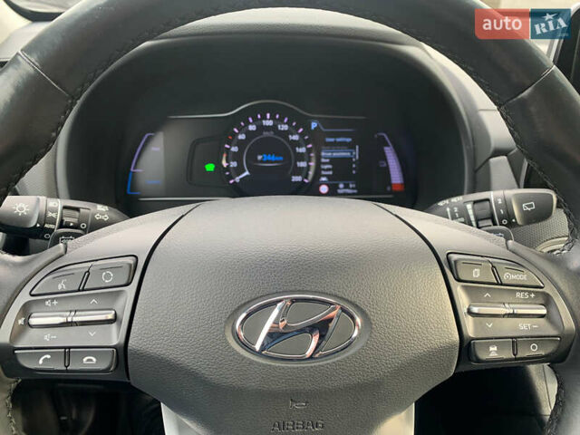 Серый Хендай Kona, объемом двигателя 0 л и пробегом 107 тыс. км за 18900 $, фото 18 на Automoto.ua