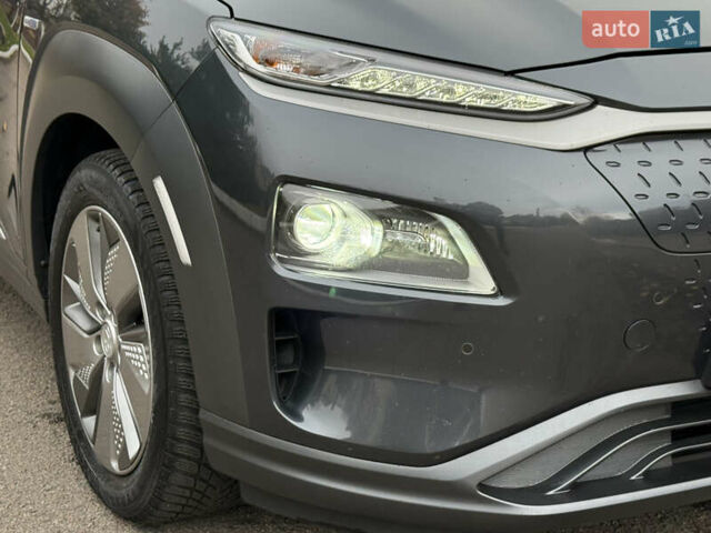 Сірий Хендай Kona, об'ємом двигуна 0 л та пробігом 81 тис. км за 17200 $, фото 6 на Automoto.ua