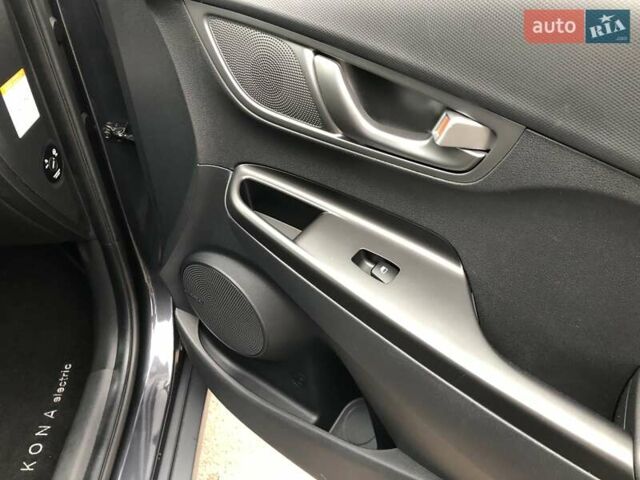 Сірий Хендай Kona, об'ємом двигуна 0 л та пробігом 70 тис. км за 18100 $, фото 25 на Automoto.ua