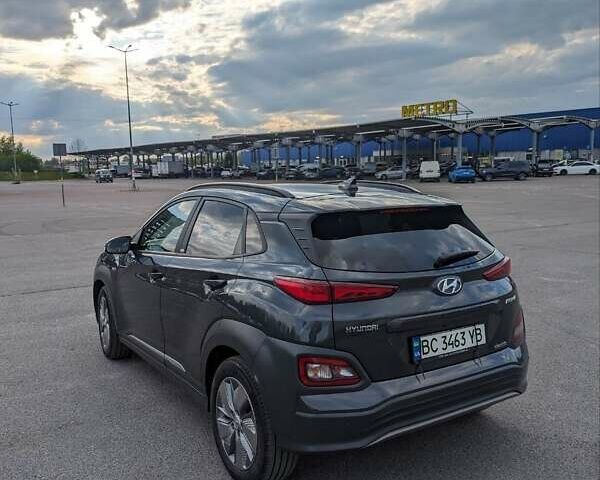 Сірий Хендай Kona, об'ємом двигуна 0 л та пробігом 54 тис. км за 21500 $, фото 5 на Automoto.ua