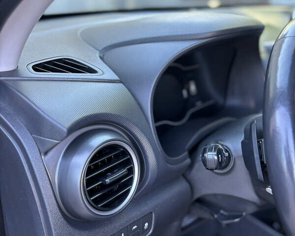 Сірий Хендай Kona, об'ємом двигуна 0 л та пробігом 62 тис. км за 18200 $, фото 21 на Automoto.ua