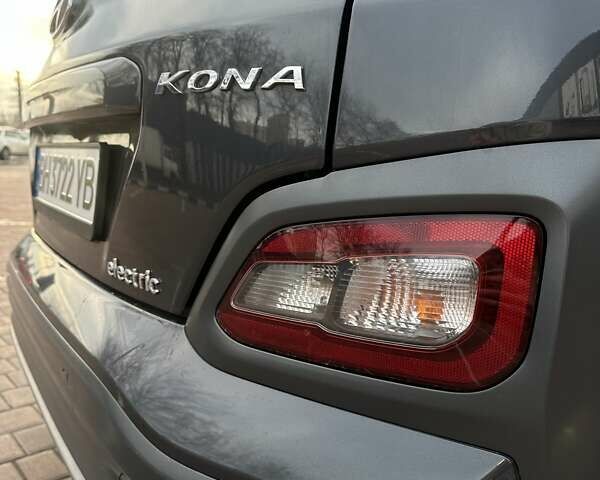 Серый Хендай Kona, объемом двигателя 0 л и пробегом 95 тыс. км за 17000 $, фото 7 на Automoto.ua