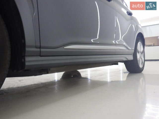 Сірий Хендай Kona, об'ємом двигуна 0 л та пробігом 78 тис. км за 18300 $, фото 13 на Automoto.ua