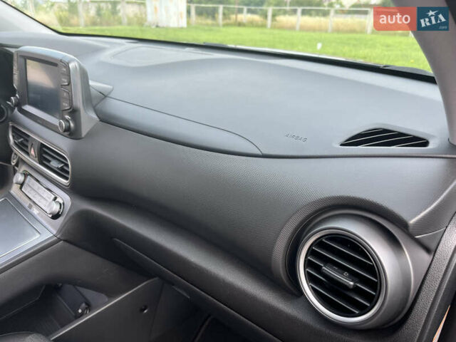 Сірий Хендай Kona, об'ємом двигуна 0 л та пробігом 50 тис. км за 14999 $, фото 55 на Automoto.ua