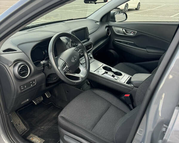 Серый Хендай Kona, объемом двигателя 0 л и пробегом 52 тыс. км за 16300 $, фото 15 на Automoto.ua