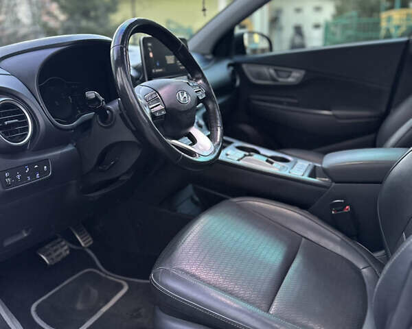 Сірий Хендай Kona, об'ємом двигуна 0 л та пробігом 137 тис. км за 16900 $, фото 52 на Automoto.ua