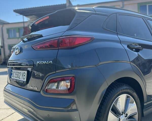 Серый Хендай Kona, объемом двигателя 0 л и пробегом 30 тыс. км за 21100 $, фото 11 на Automoto.ua
