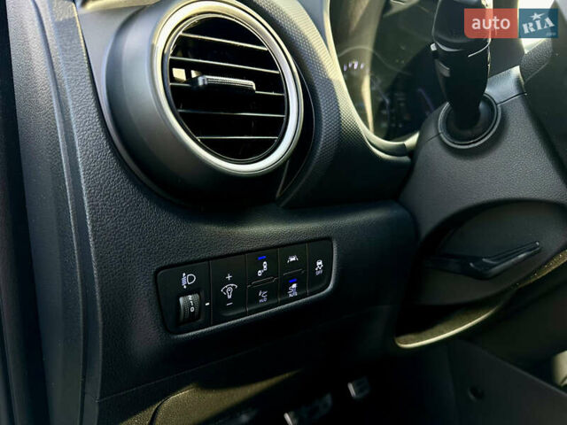 Серый Хендай Kona, объемом двигателя 0 л и пробегом 86 тыс. км за 16000 $, фото 30 на Automoto.ua
