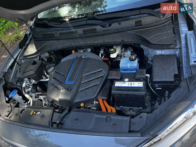 Сірий Хендай Kona, об'ємом двигуна 0 л та пробігом 117 тис. км за 17300 $, фото 2 на Automoto.ua