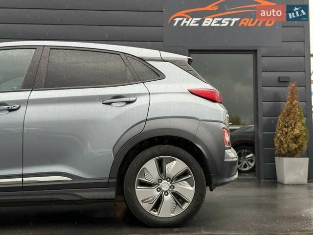 Сірий Хендай Kona, об'ємом двигуна 0 л та пробігом 61 тис. км за 17700 $, фото 9 на Automoto.ua