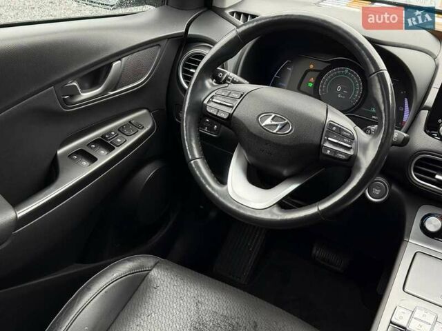 Сірий Хендай Kona, об'ємом двигуна 0 л та пробігом 61 тис. км за 17700 $, фото 53 на Automoto.ua