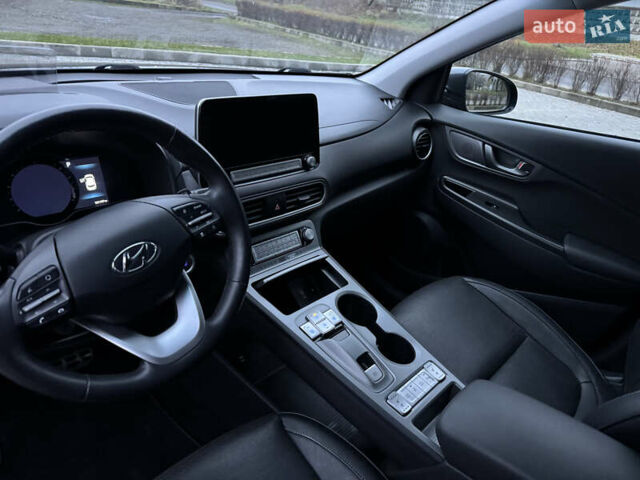 Серый Хендай Kona, объемом двигателя 0 л и пробегом 98 тыс. км за 18300 $, фото 34 на Automoto.ua