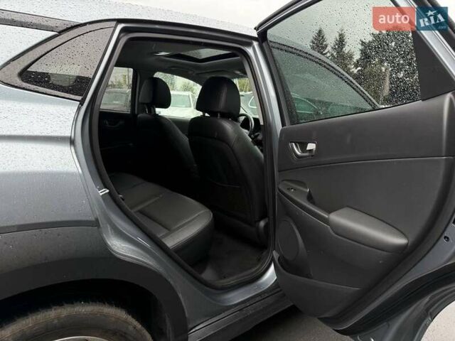 Сірий Хендай Kona, об'ємом двигуна 0 л та пробігом 61 тис. км за 17700 $, фото 55 на Automoto.ua