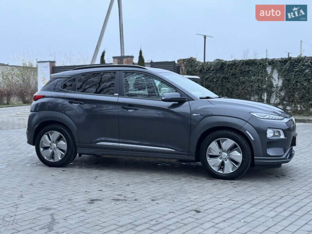 Серый Хендай Kona, объемом двигателя 0 л и пробегом 98 тыс. км за 18300 $, фото 32 на Automoto.ua