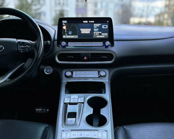 Сірий Хендай Kona, об'ємом двигуна 0 л та пробігом 137 тис. км за 16900 $, фото 87 на Automoto.ua