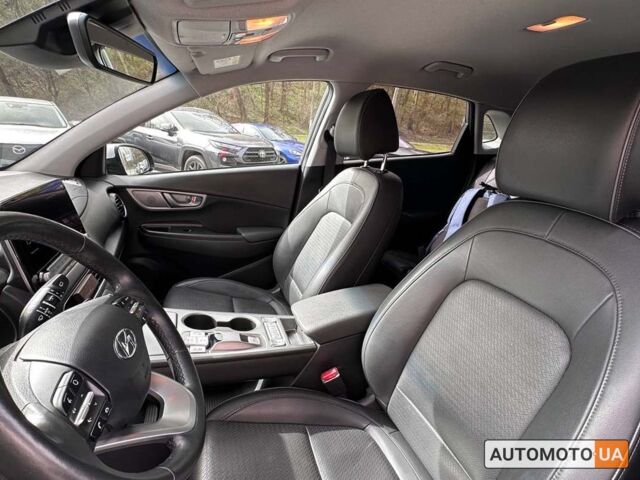 Серый Хендай Kona, объемом двигателя 64 л и пробегом 65 тыс. км за 22500 $, фото 7 на Automoto.ua