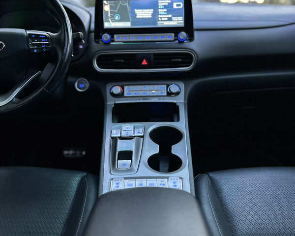 Серый Хендай Kona, объемом двигателя 0 л и пробегом 137 тыс. км за 17500 $, фото 89 на Automoto.ua