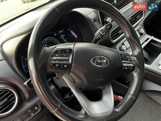 Серый Хендай Kona, объемом двигателя 0 л и пробегом 136 тыс. км за 16700 $, фото 32 на Automoto.ua