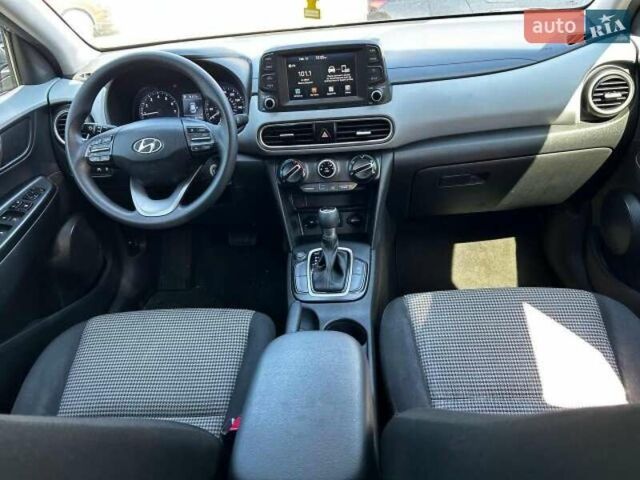 Серый Хендай Kona, объемом двигателя 2 л и пробегом 59 тыс. км за 3600 $, фото 6 на Automoto.ua