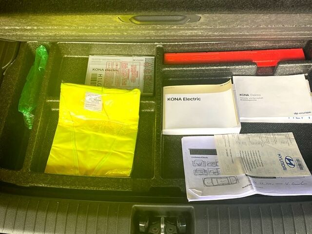 Сірий Хендай Kona, об'ємом двигуна 0 л та пробігом 75 тис. км за 16000 $, фото 5 на Automoto.ua