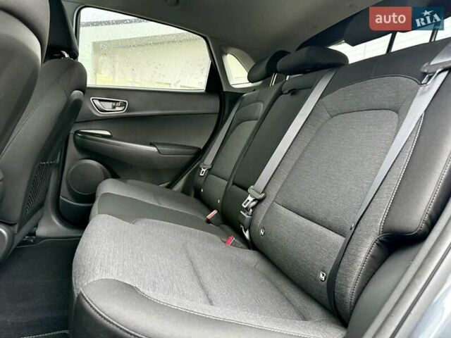 Серый Хендай Kona, объемом двигателя 0 л и пробегом 74 тыс. км за 15250 $, фото 89 на Automoto.ua