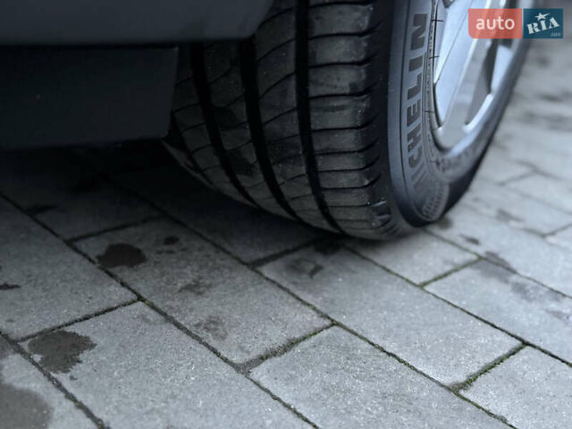 Серый Хендай Kona, объемом двигателя 0 л и пробегом 98 тыс. км за 18300 $, фото 22 на Automoto.ua