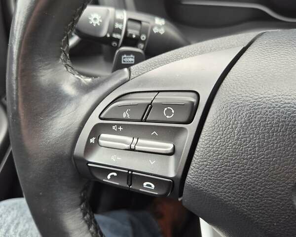 Сірий Хендай Kona, об'ємом двигуна 0 л та пробігом 99 тис. км за 19499 $, фото 45 на Automoto.ua