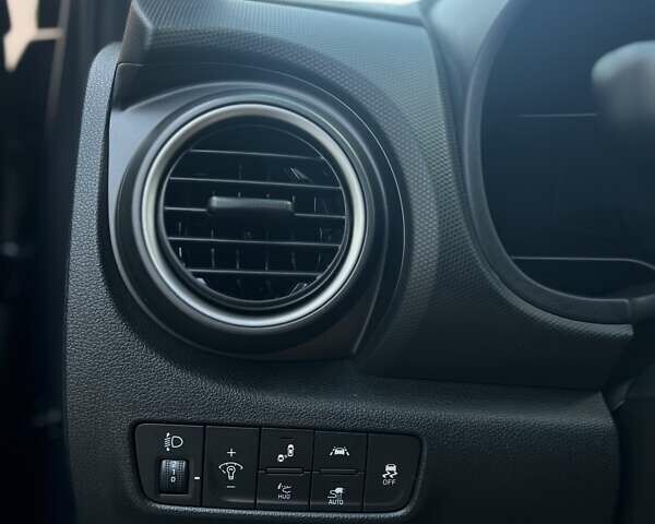 Серый Хендай Kona, объемом двигателя 0 л и пробегом 30 тыс. км за 21100 $, фото 63 на Automoto.ua