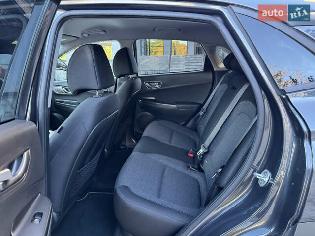 Сірий Хендай Kona, об'ємом двигуна 0 л та пробігом 114 тис. км за 15999 $, фото 15 на Automoto.ua