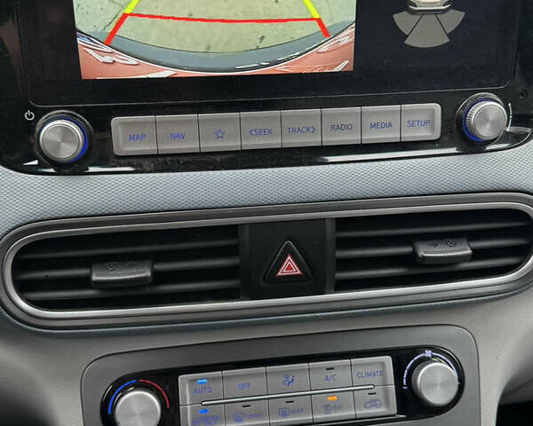 Серый Хендай Kona, объемом двигателя 0 л и пробегом 136 тыс. км за 19300 $, фото 13 на Automoto.ua