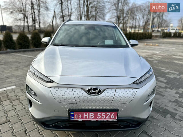 Серый Хендай Kona, объемом двигателя 0 л и пробегом 86 тыс. км за 16000 $, фото 5 на Automoto.ua