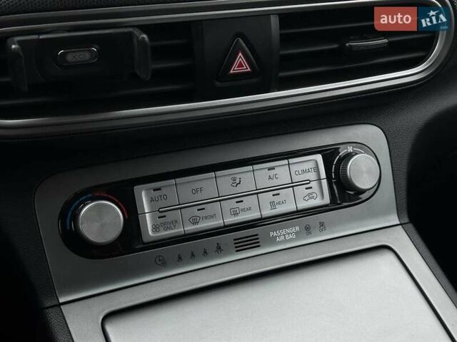 Серый Хендай Kona, объемом двигателя 0 л и пробегом 95 тыс. км за 17200 $, фото 19 на Automoto.ua