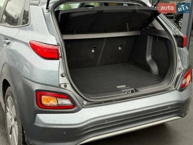 Сірий Хендай Kona, об'ємом двигуна 0 л та пробігом 61 тис. км за 17700 $, фото 67 на Automoto.ua